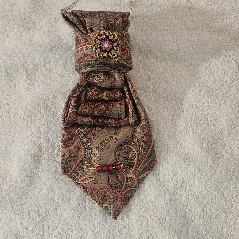 Paisley Patterned Tie with Brooch